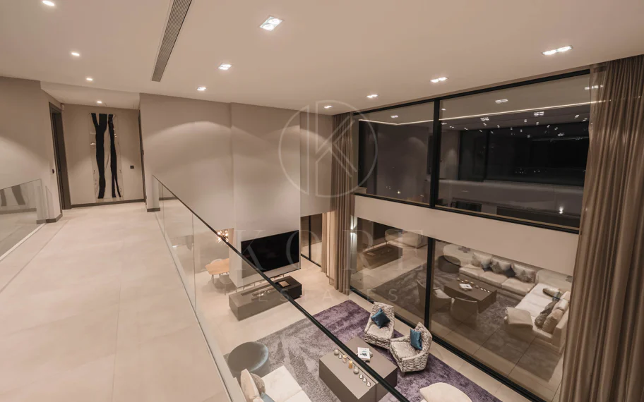 Elegante Villa Contemporánea con Vistas Panorámicas al Mar en El Madroñal
