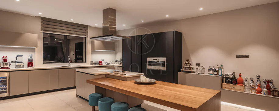 Elegant Contemporary Villa with Panoramic Sea Views in El Madroñal
