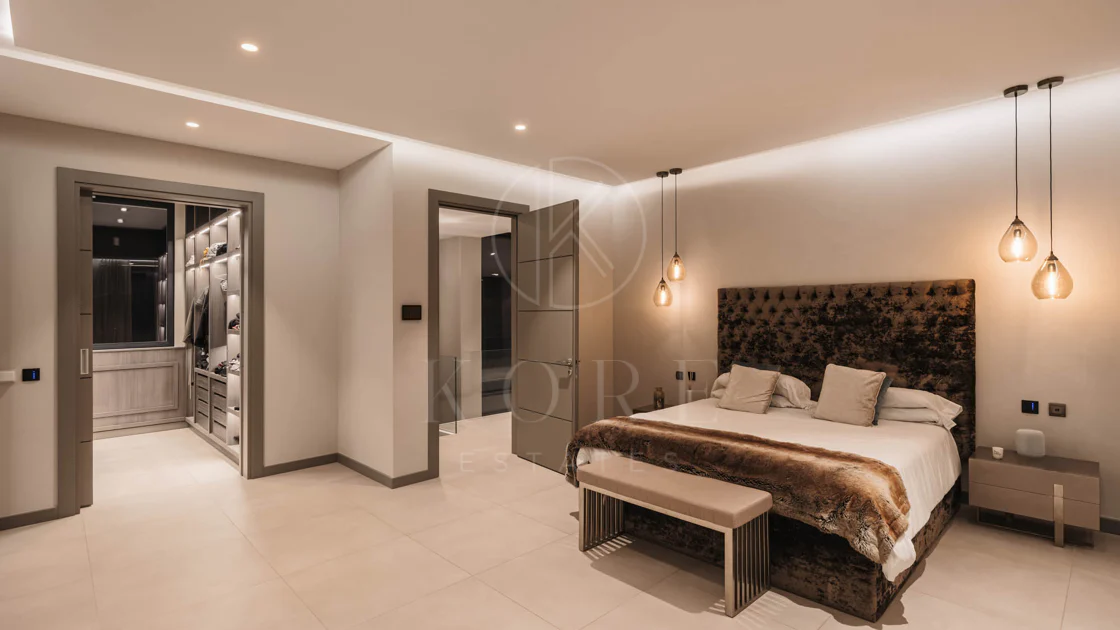 Elegant Contemporary Villa with Panoramic Sea Views in El Madroñal