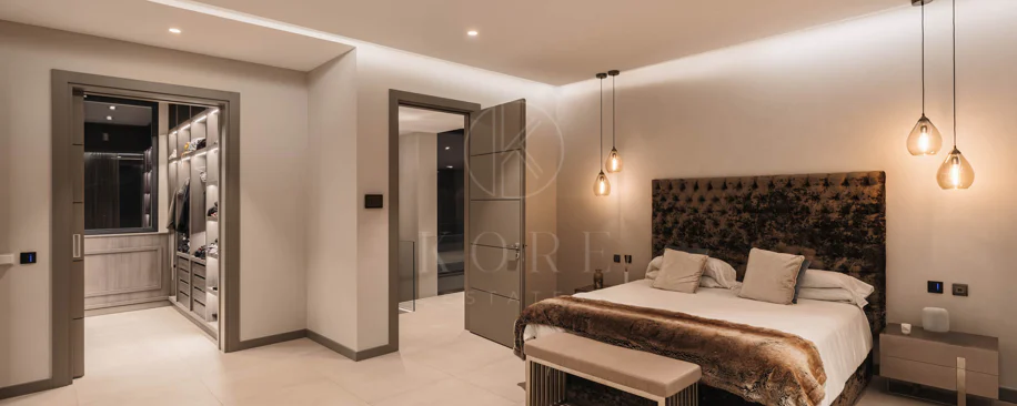 Elegant Contemporary Villa with Panoramic Sea Views in El Madroñal