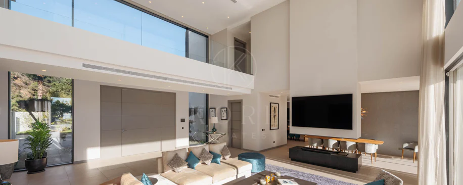 Elegant Contemporary Villa with Panoramic Sea Views in El Madroñal