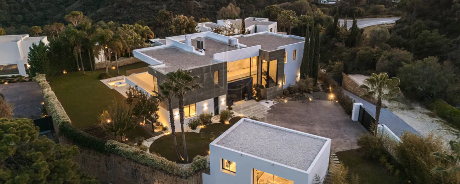 Elegant Contemporary Villa with Panoramic Sea Views in El Madroñal