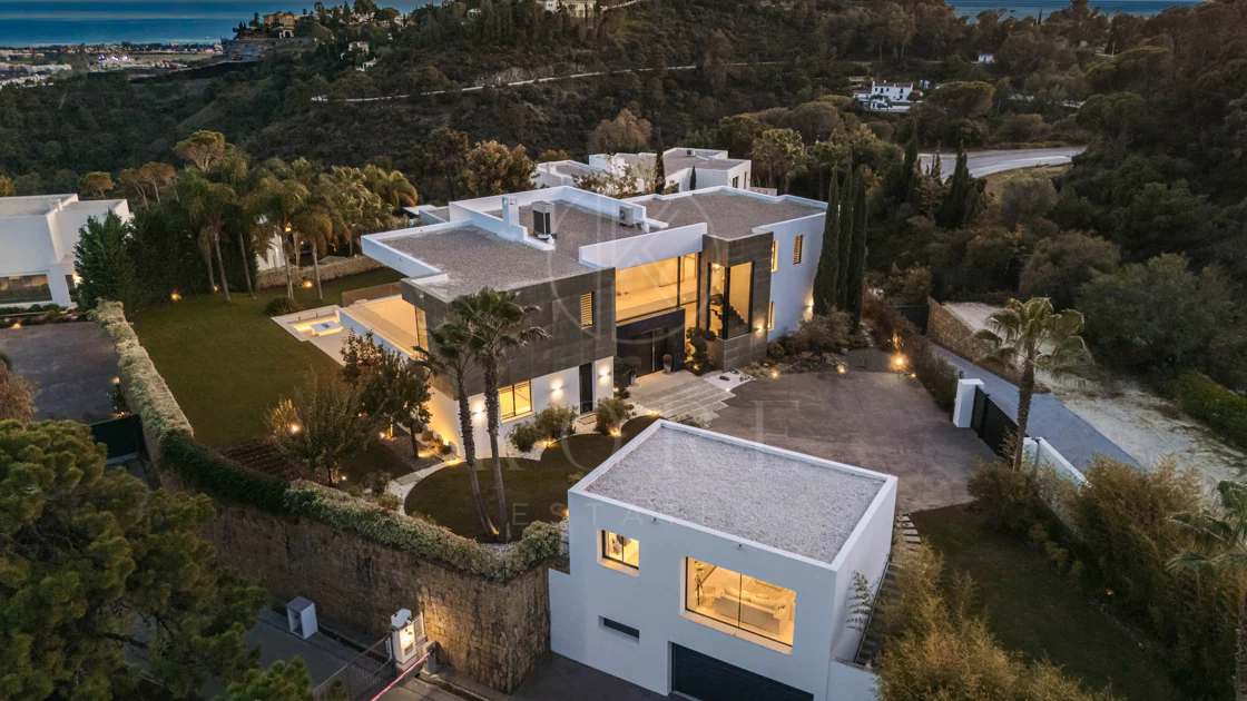 Elegant Contemporary Villa with Panoramic Sea Views in El Madroñal