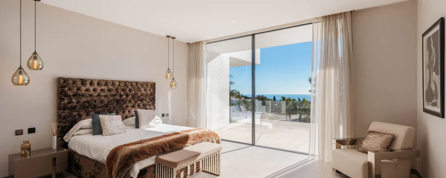 Elegant Contemporary Villa with Panoramic Sea Views in El Madroñal