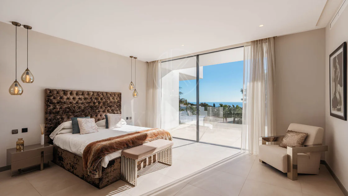 Elegant Contemporary Villa with Panoramic Sea Views in El Madroñal