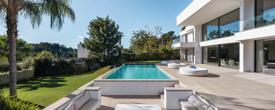 Elegant Contemporary Villa with Panoramic Sea Views in El Madroñal