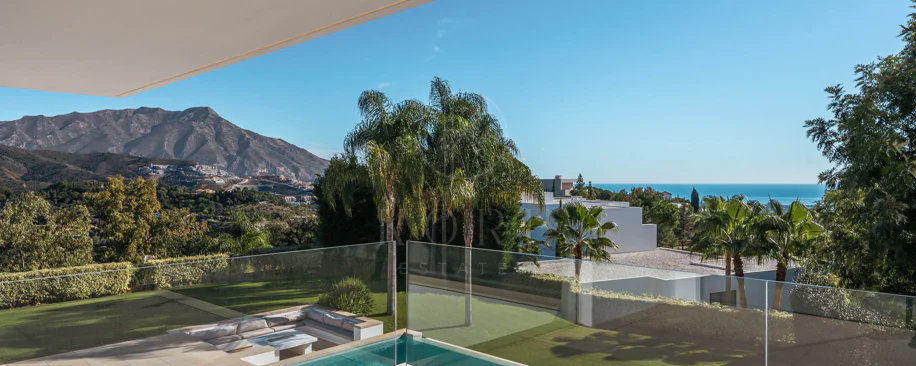 Elegant Contemporary Villa with Panoramic Sea Views in El Madroñal