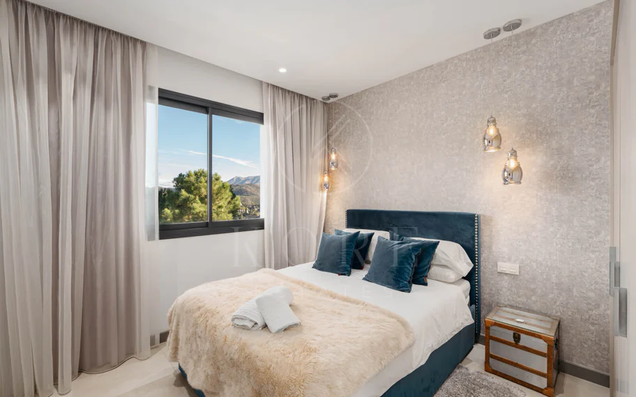 Elegante Villa Contemporánea con Vistas Panorámicas al Mar en El Madroñal