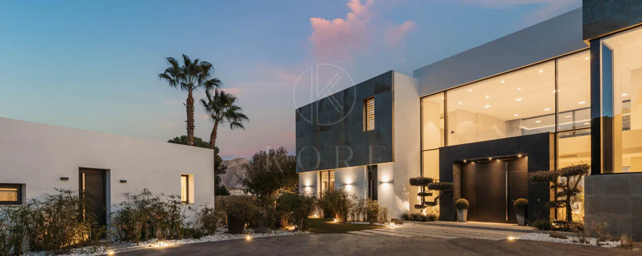 Elegant Contemporary Villa with Panoramic Sea Views in El Madroñal
