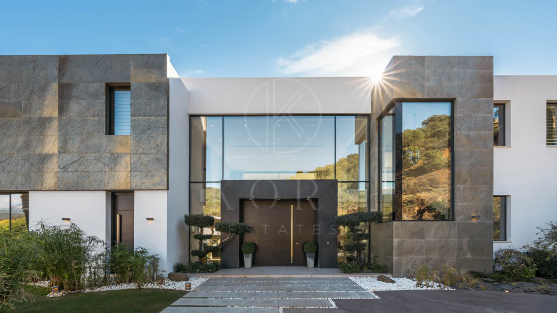 Elegant Contemporary Villa with Panoramic Sea Views in El Madroñal
