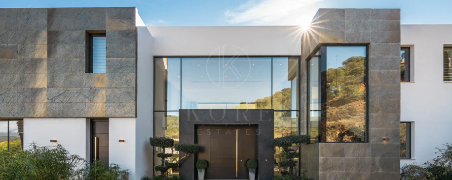 Elegant Contemporary Villa with Panoramic Sea Views in El Madroñal
