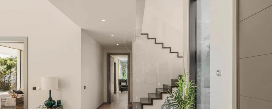 Elegant Contemporary Villa with Panoramic Sea Views in El Madroñal