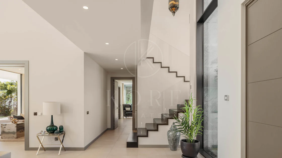 Elegant Contemporary Villa with Panoramic Sea Views in El Madroñal