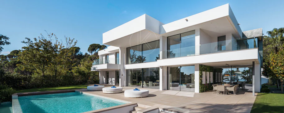 Elegant Contemporary Villa with Panoramic Sea Views in El Madroñal
