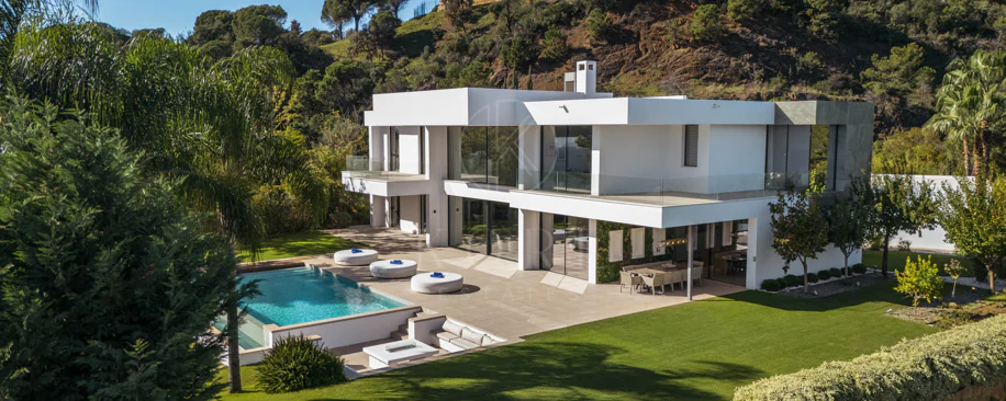 Elegant Contemporary Villa with Panoramic Sea Views in El Madroñal