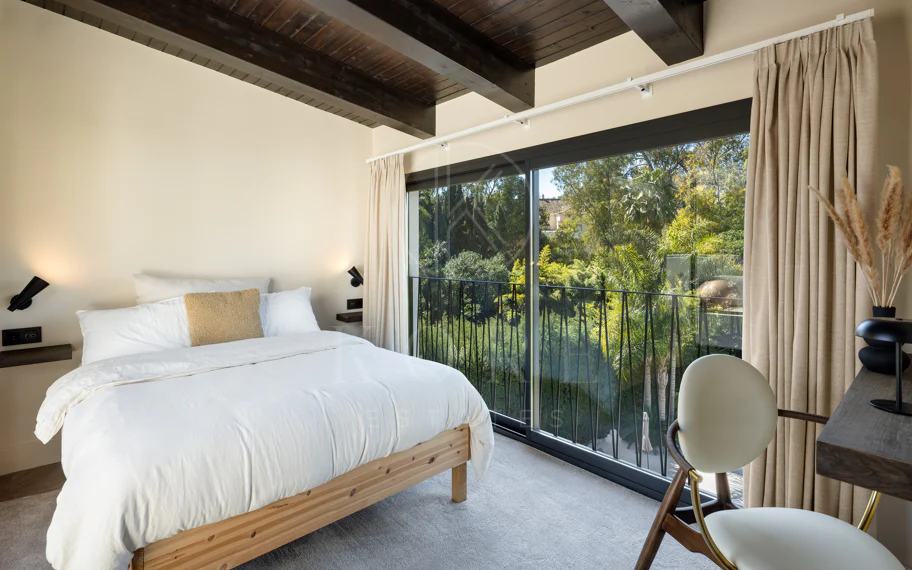 Villa Japandi Moderna con Piscina y Jardín Privado en Nueva Andalucía