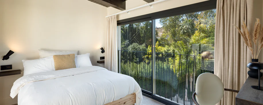 Villa Japandi Moderna con Piscina y Jardín Privado en Nueva Andalucía