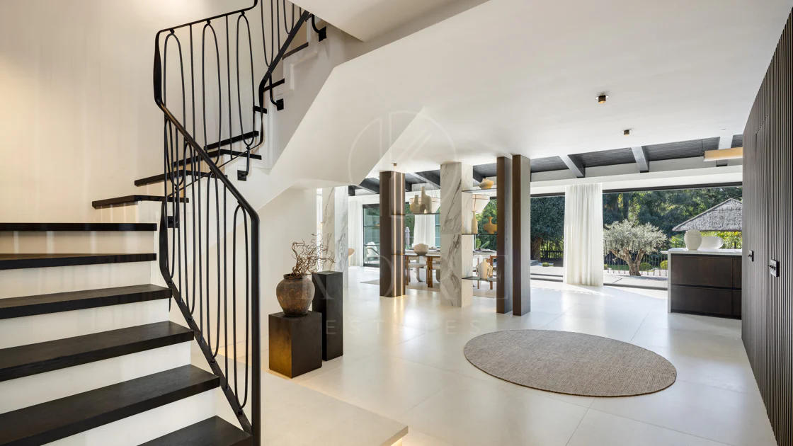 Villa Japandi Moderna con Piscina y Jardín Privado en Nueva Andalucía