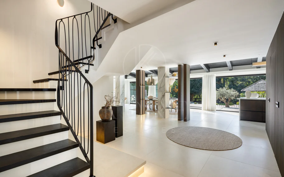 Villa Japandi Moderna con Piscina y Jardín Privado en Nueva Andalucía