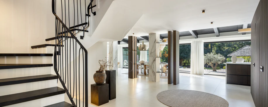 Villa Japandi Moderna con Piscina y Jardín Privado en Nueva Andalucía