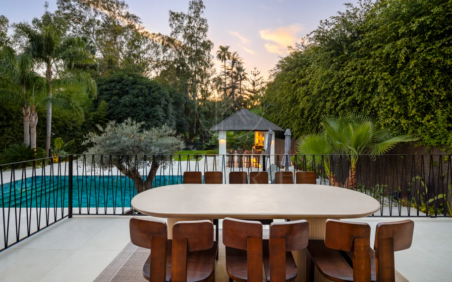 Villa Japandi Moderna con Piscina y Jardín Privado en Nueva Andalucía