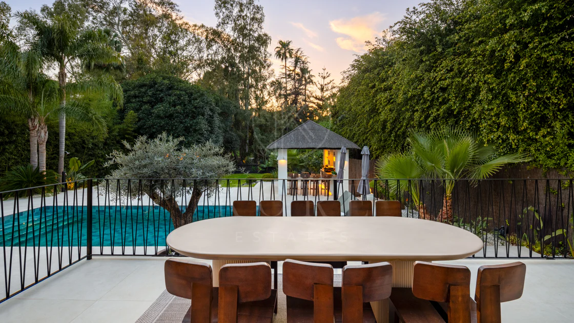 Villa Japandi Moderna con Piscina y Jardín Privado en Nueva Andalucía
