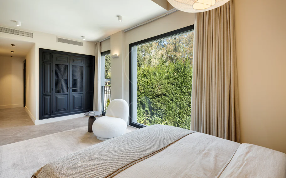 Villa Japandi Moderna con Piscina y Jardín Privado en Nueva Andalucía