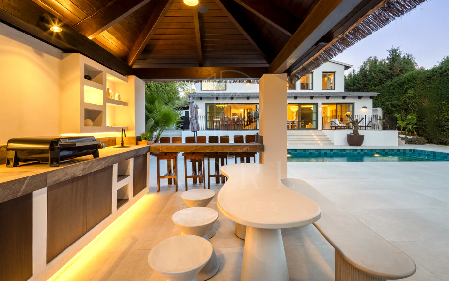 Villa Japandi Moderna con Piscina y Jardín Privado en Nueva Andalucía