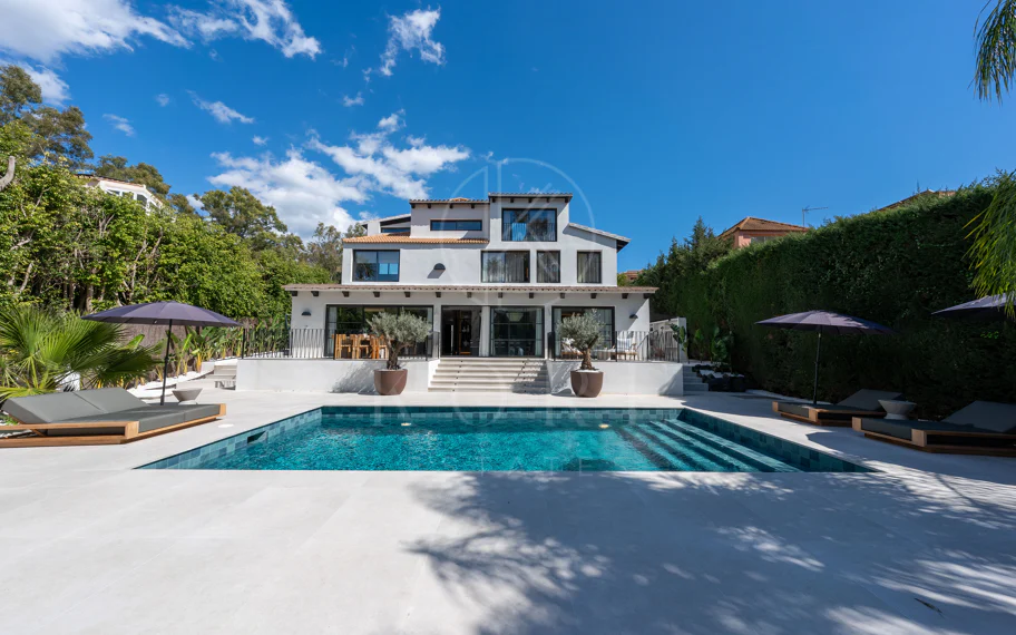 Villa Japandi Moderna con Piscina y Jardín Privado en Nueva Andalucía