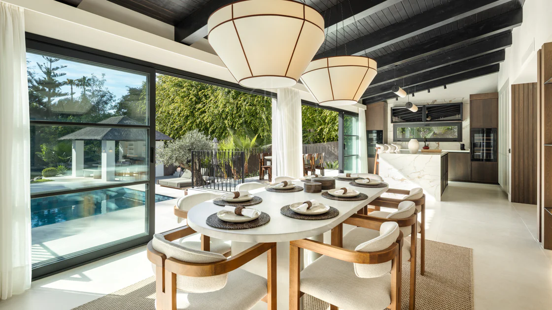 Villa Japandi Moderna con Piscina y Jardín Privado en Nueva Andalucía