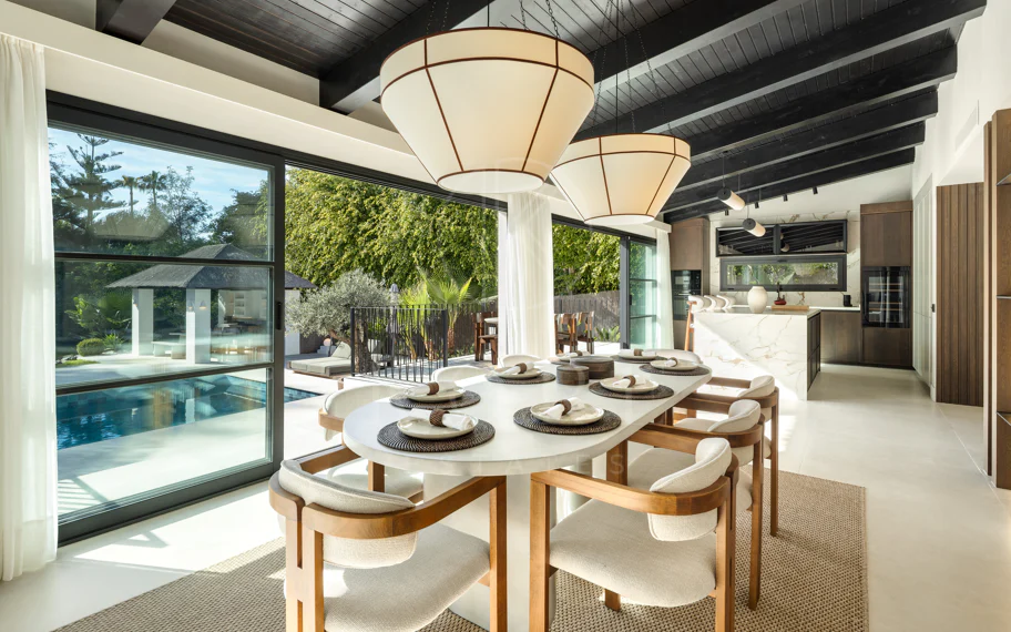 Villa Japandi Moderna con Piscina y Jardín Privado en Nueva Andalucía