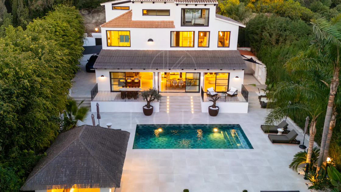 Villa Japandi Moderna con Piscina y Jardín Privado en Nueva Andalucía