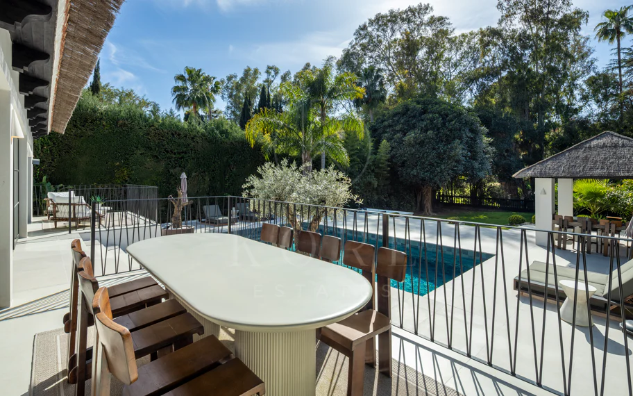 Villa Japandi Moderna con Piscina y Jardín Privado en Nueva Andalucía