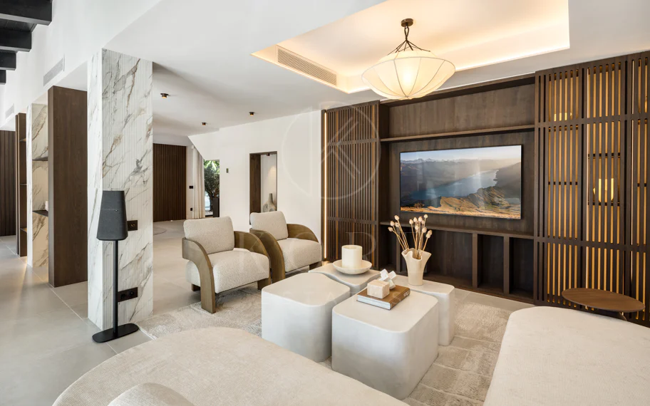 Villa Japandi Moderna con Piscina y Jardín Privado en Nueva Andalucía