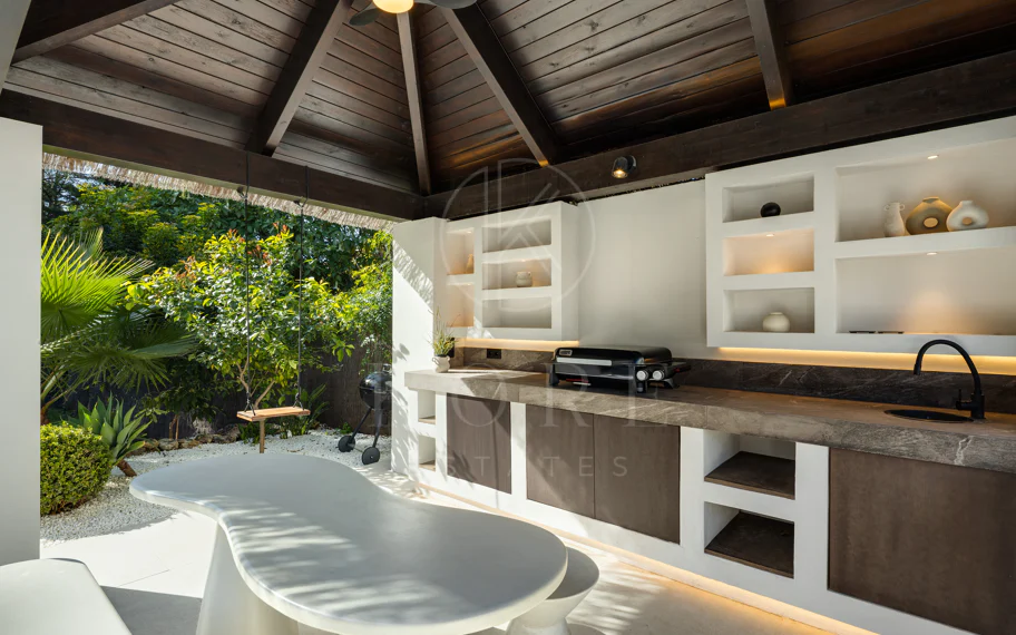 Villa Japandi Moderna con Piscina y Jardín Privado en Nueva Andalucía