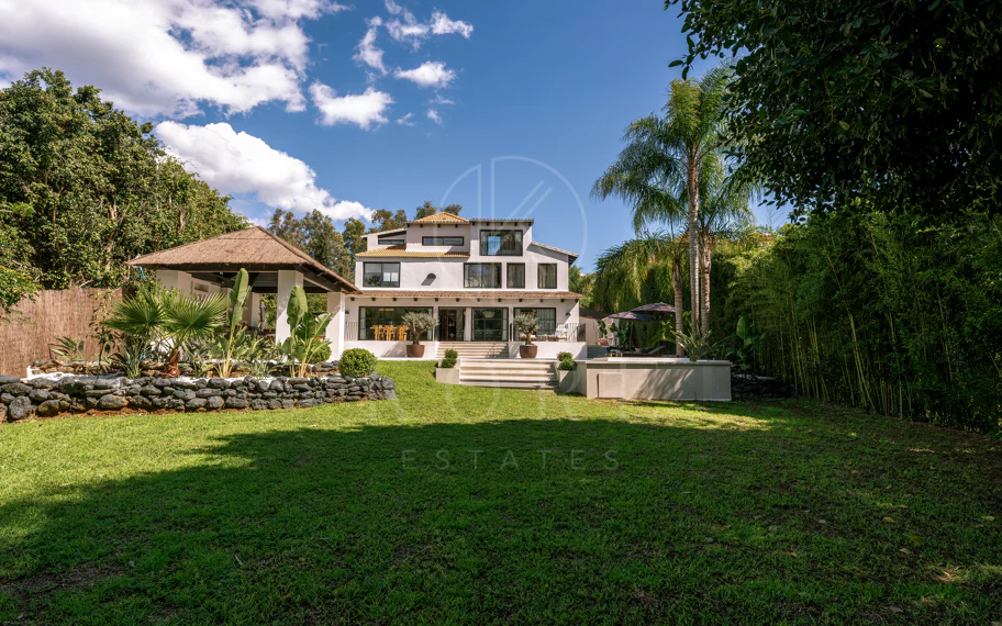 Villa Japandi Moderna con Piscina y Jardín Privado en Nueva Andalucía