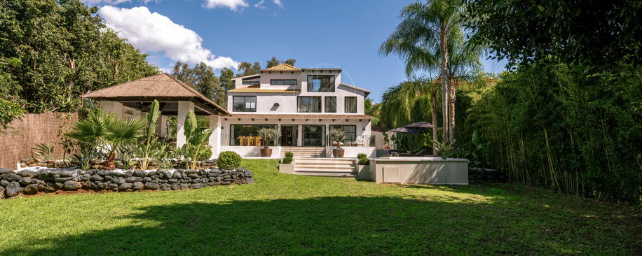 Villa Japandi Moderna con Piscina y Jardín Privado en Nueva Andalucía