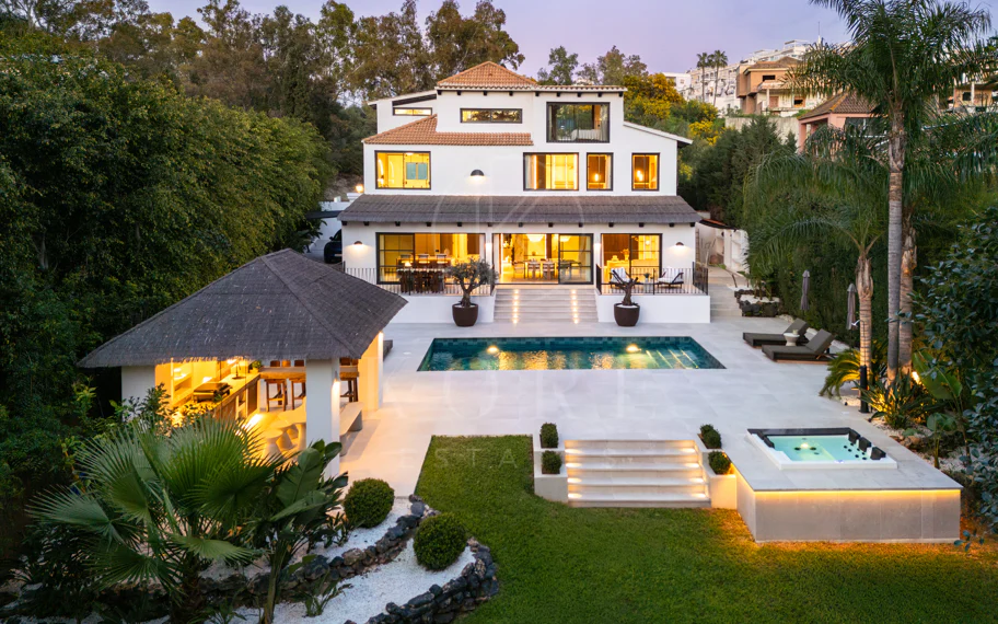Villa Japandi Moderna con Piscina y Jardín Privado en Nueva Andalucía