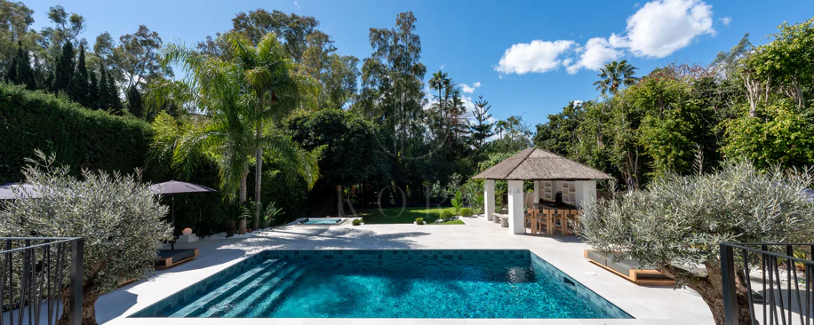 Villa Japandi Moderna con Piscina y Jardín Privado en Nueva Andalucía