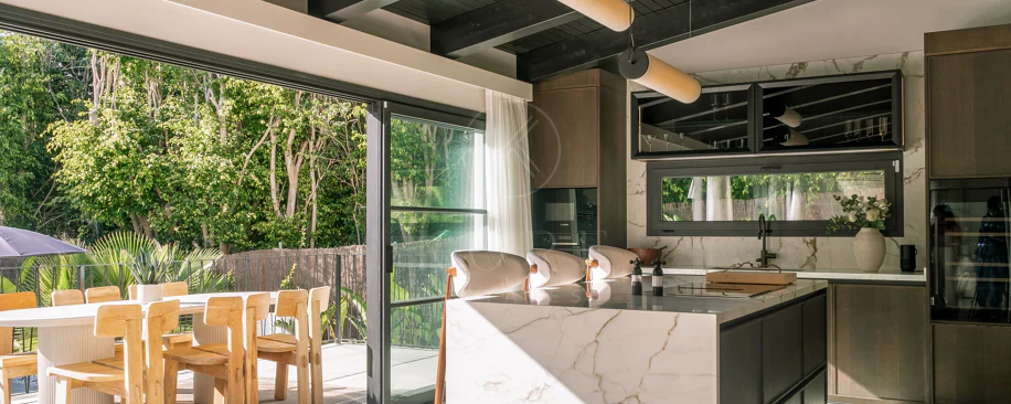 Villa Japandi Moderna con Piscina y Jardín Privado en Nueva Andalucía
