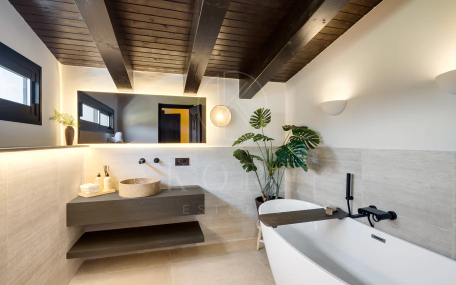 Villa Japandi Moderna con Piscina y Jardín Privado en Nueva Andalucía