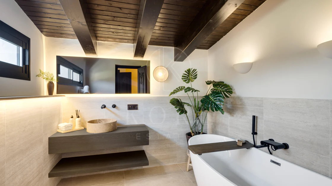Villa Japandi Moderna con Piscina y Jardín Privado en Nueva Andalucía