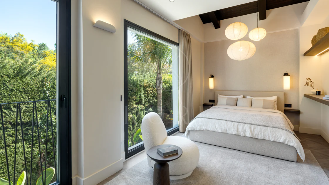 Villa Japandi Moderna con Piscina y Jardín Privado en Nueva Andalucía