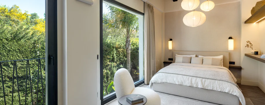 Villa Japandi Moderna con Piscina y Jardín Privado en Nueva Andalucía