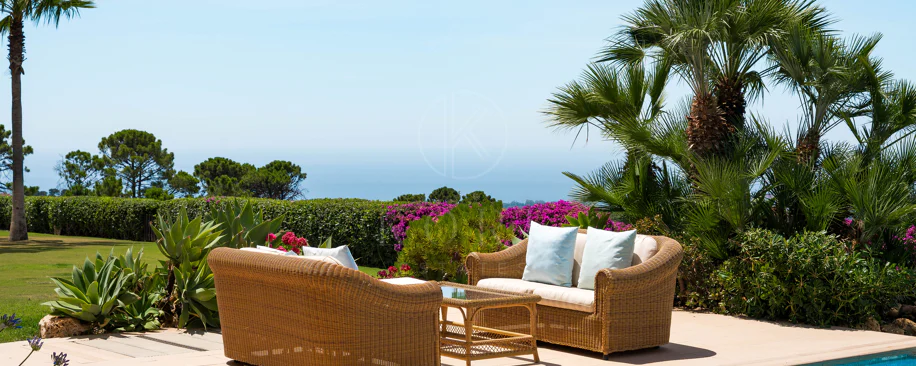 Elegant Luxury Estate with Panoramic Sea Views in Estepona