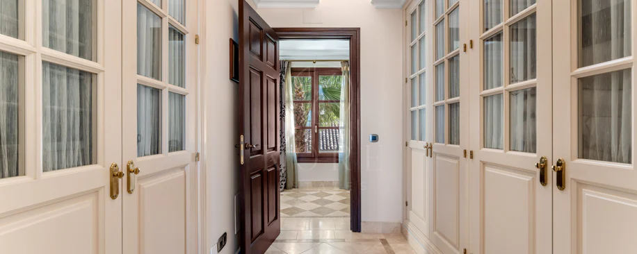 Elegant Luxury Estate with Panoramic Sea Views in Estepona