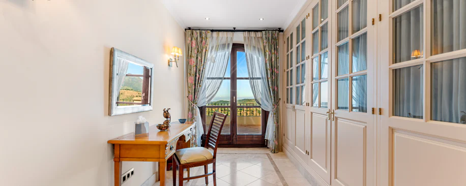 Elegant Luxury Estate with Panoramic Sea Views in Estepona