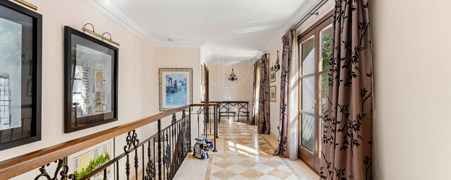Elegant Luxury Estate with Panoramic Sea Views in Estepona