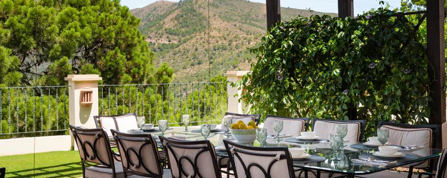 Elegant Luxury Estate with Panoramic Sea Views in Estepona