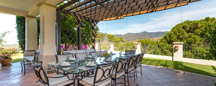 Elegant Luxury Estate with Panoramic Sea Views in Estepona